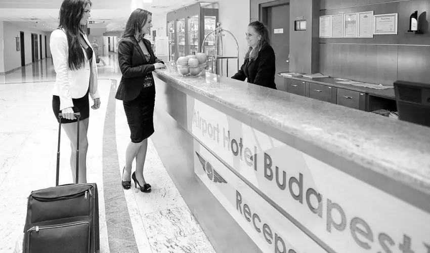 Airport Hotel Budapest Vecs�s