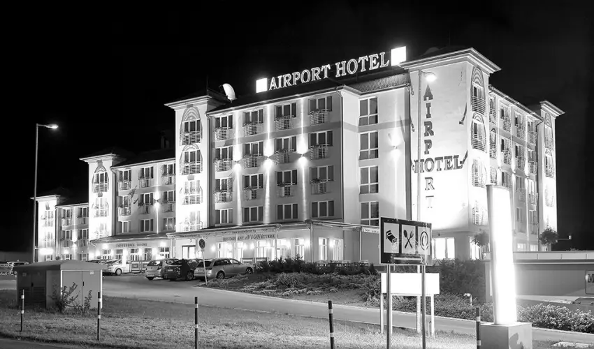 Airport Hotel Budapest Vecs�s