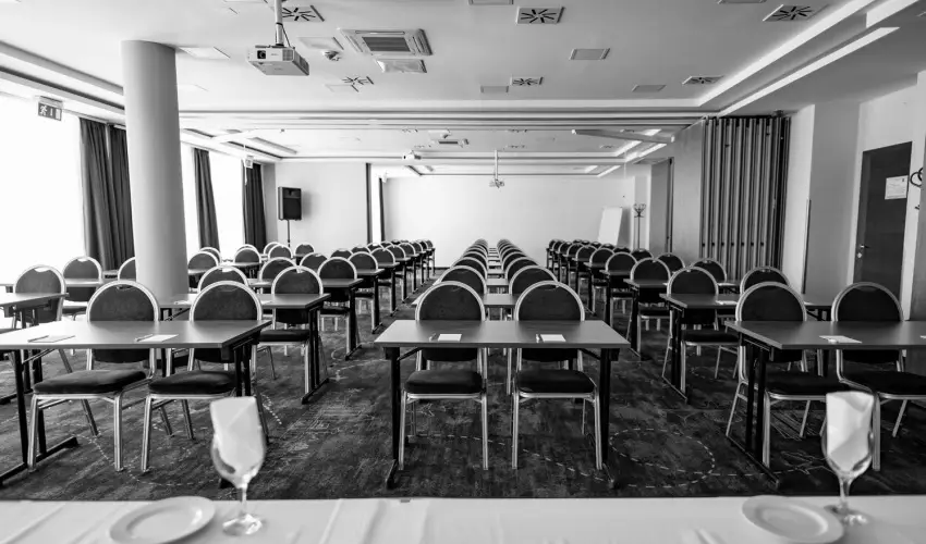 Airport Hotel Budapest Vecs�s