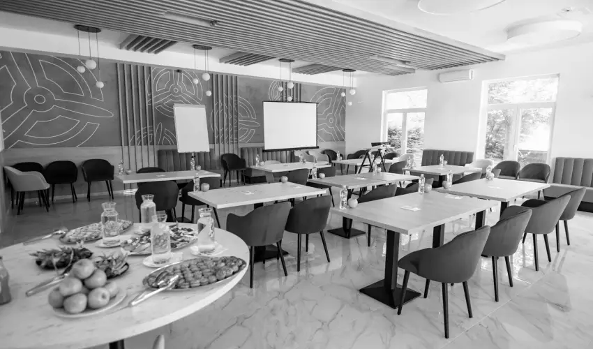 Airport Hotel Budapest Vecs�s