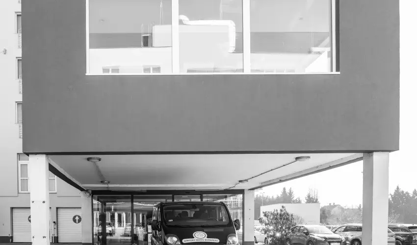 Airport Hotel Budapest Vecs�s
