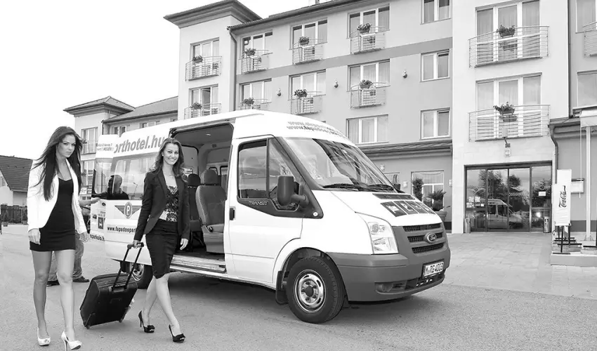 Airport Hotel Budapest Vecs�s