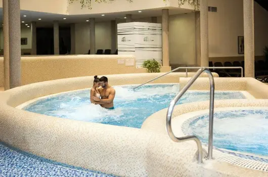 Colosseum Wellness Hotel, Mrahalom