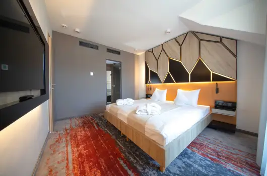 Avar Hotel, Mtrafred