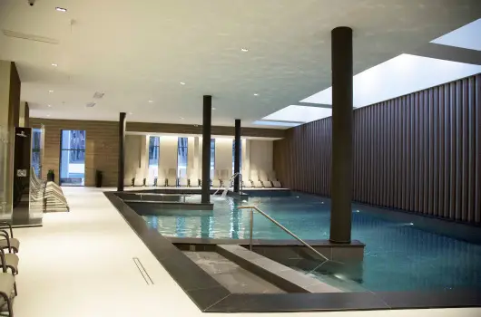 Avar Hotel, M�traf�red
